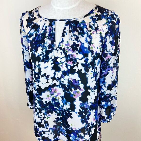 Express Keyhole Sheer Floral Blouse - Picture 2 of 6